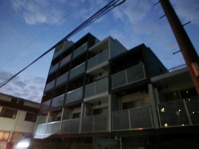 There are 12 Photos