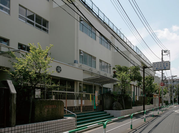 Surrounding environment. Toyama elementary school (about 350m ・ A 5-minute walk)
