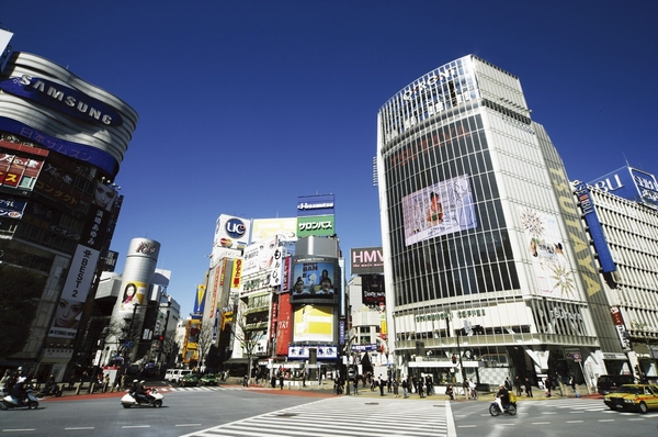 JR Yamanote Line direct 11 minutes to "Shibuya" station (11 minutes) (Photo Shibuya Station)