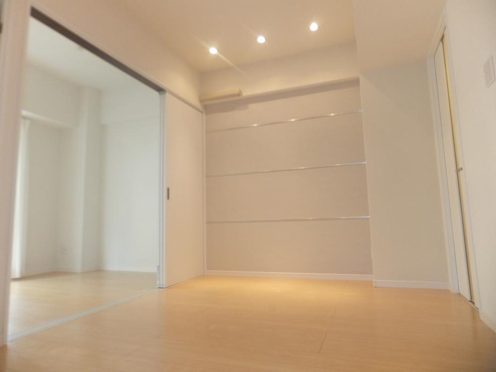 Living. Seller example of construction (other property photos)