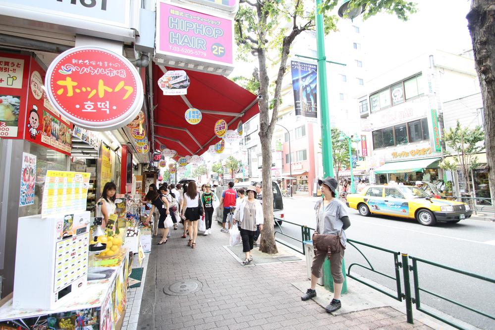 Other Environmental Photo. It is also very fun to eat to walk 100m popular town to Korean Town!