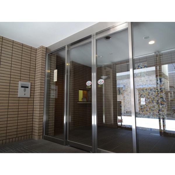 lobby. auto lock