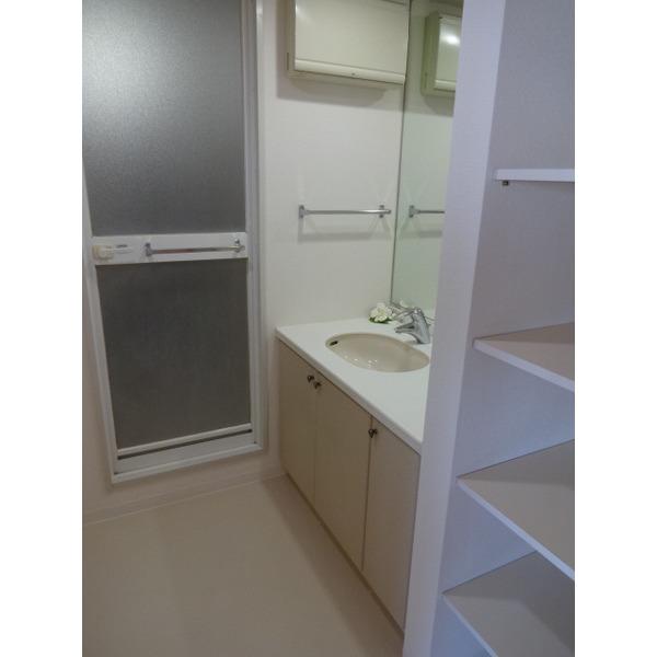 Wash basin, toilet. Washroom