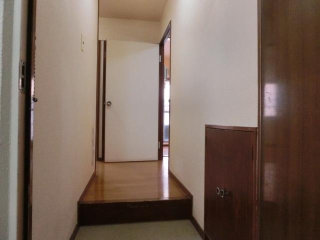 Entrance. Local (August 2013) Shooting