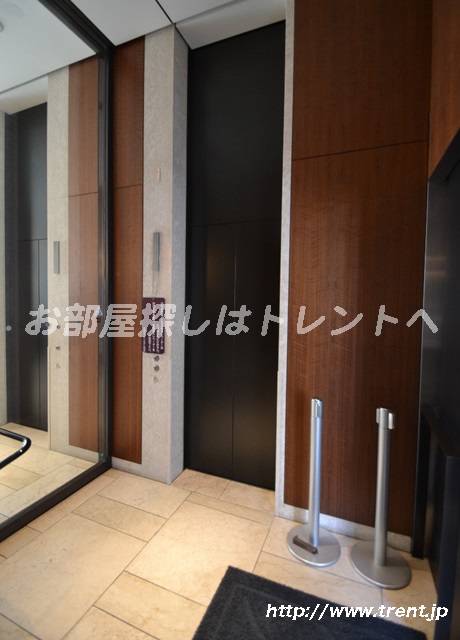 Entrance. Elevator