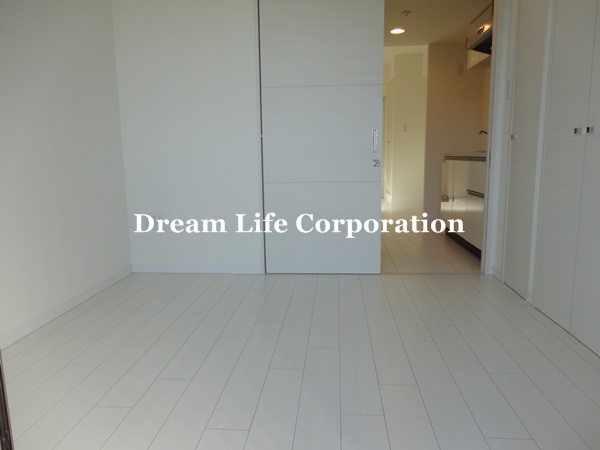 Living and room. ※ In fact the we use the photos in the same building may be different.