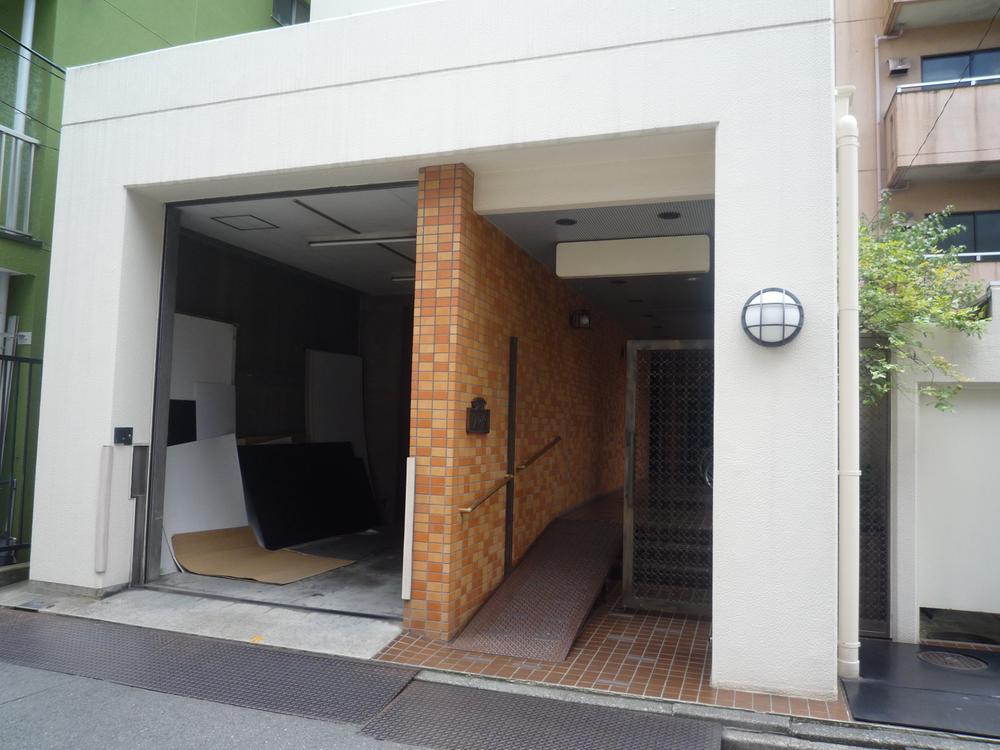 Entrance. Common areas