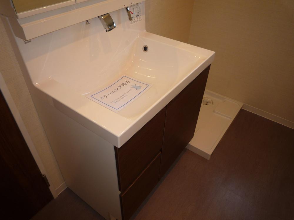 Wash basin, toilet. Local (12 May 2013) Shooting
