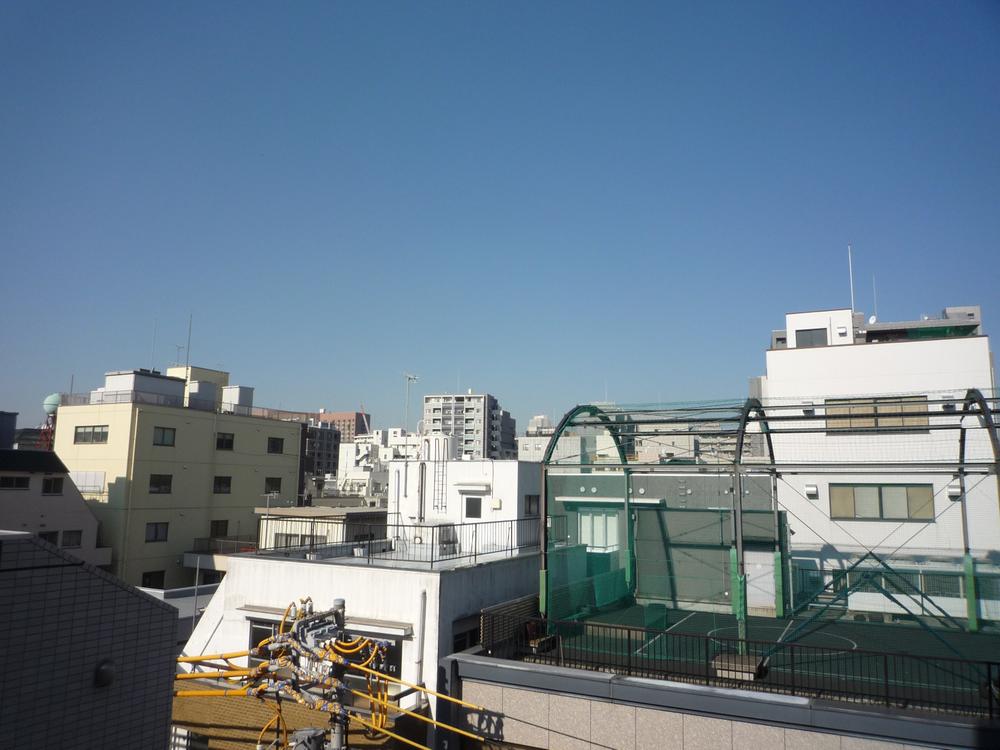 View photos from the dwelling unit. Local (12 May 2013) Shooting