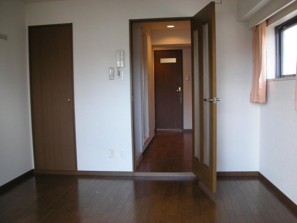Living and room. Flooring 7.8 Pledge