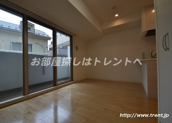 Living and room. Same building 4F of the studio is (another type) reference photograph.