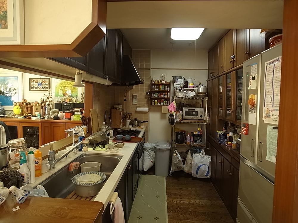 Kitchen. Indoor (12 May 2013) Shooting