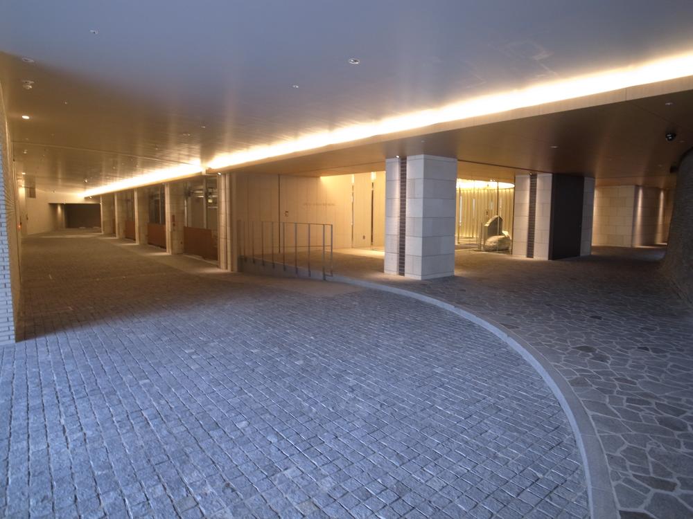 Entrance. Common areas