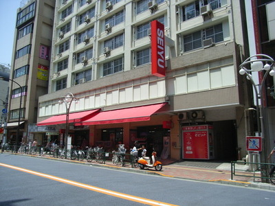 Supermarket. Seiyu to (super) 427m