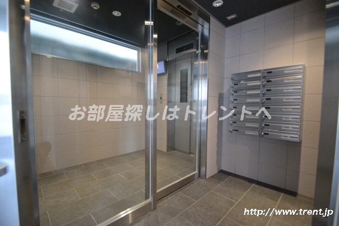 Entrance. auto lock