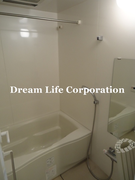 Bath. ※ In fact the we use the photos in the same building may be different