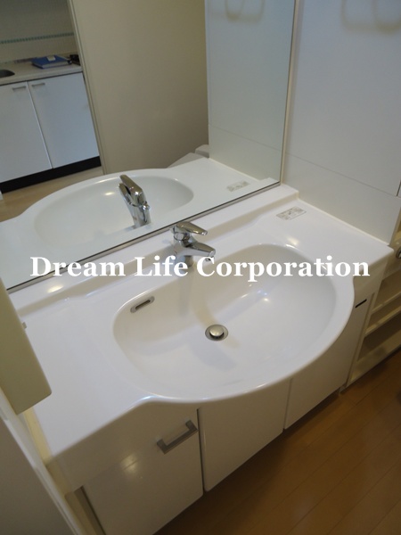 Washroom. ※ In fact the we use the photos in the same building may be different