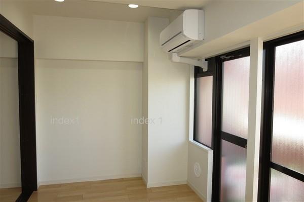 Non-living room. Air conditioning is two Installed