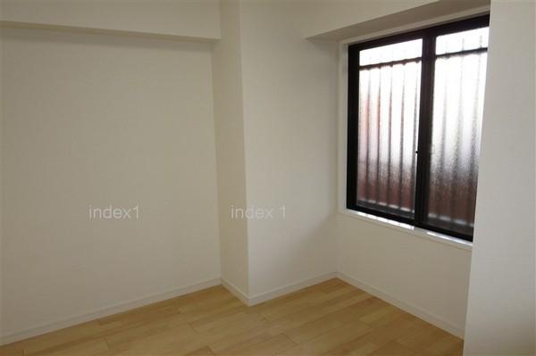 Non-living room. Entrance side of the Western-style ・ 4.5 Pledge