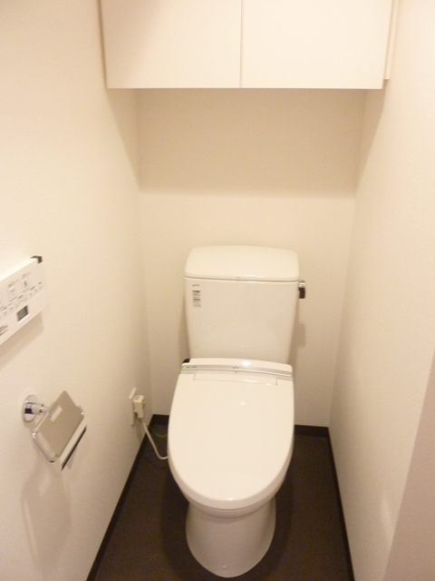 Toilet. Shower toilet. ・