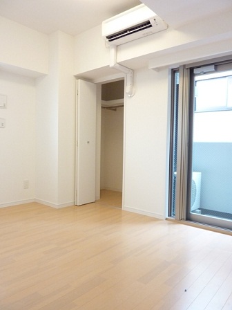 Living and room. Spacious living room. ・