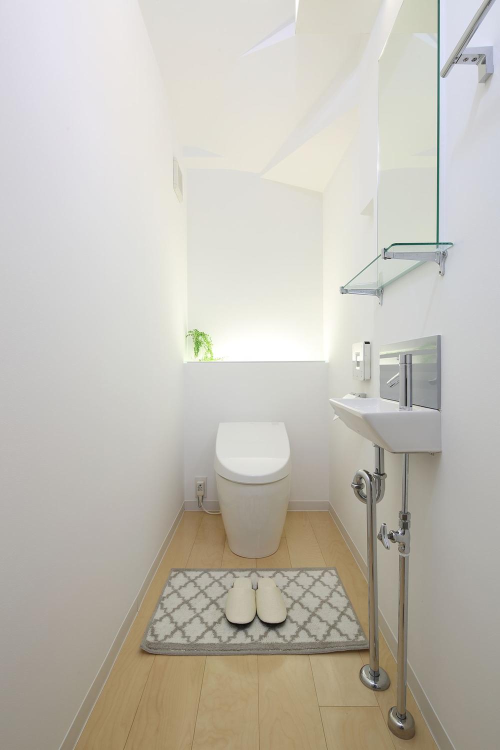 Toilet. Indoor (10 May 2013) Shooting