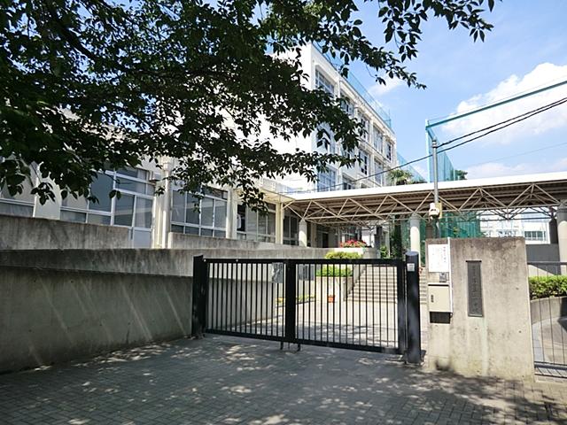 Junior high school. 894m to Shinjuku Ward Ochiai second junior high school