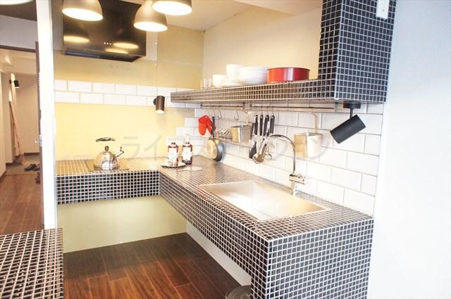 Kitchen. Local (January 7, 2014) Shooting