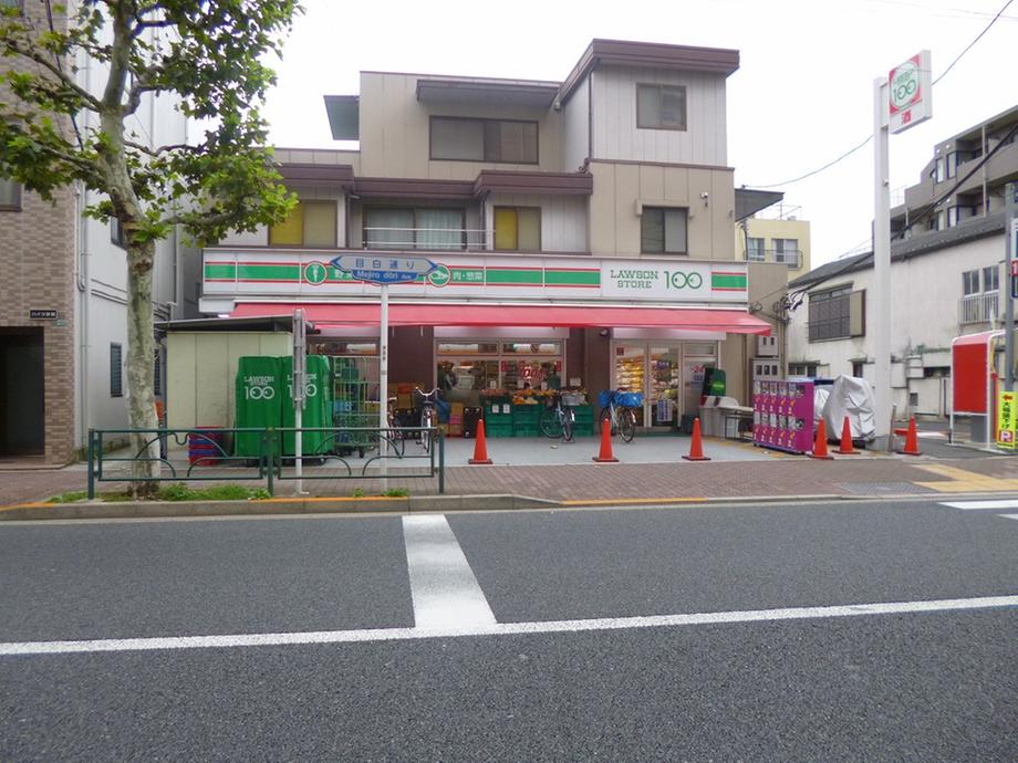 Convenience store. 673m until the Lawson Store 100 Minaminagasaki 3-chome