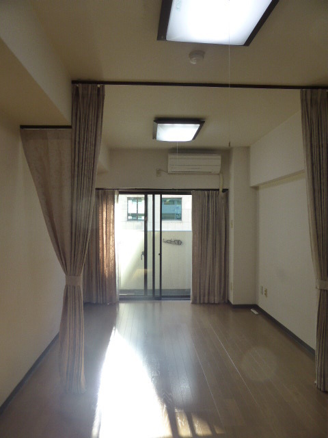 Living and room. Spacious 10.3 Pledge of Western-style is can also be used I partition with curtains