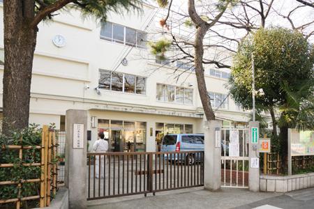 Primary school. 329m to Shinjuku Ward Ochiai first elementary school