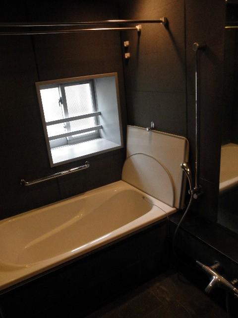 Bathroom. Indoor (12 May 2013) Shooting
