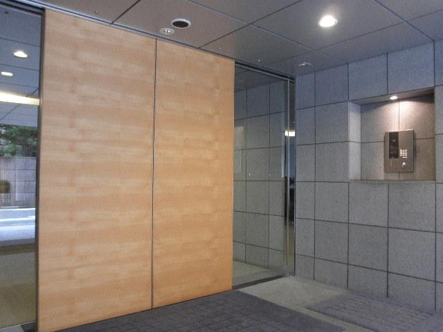 Entrance. Common areas