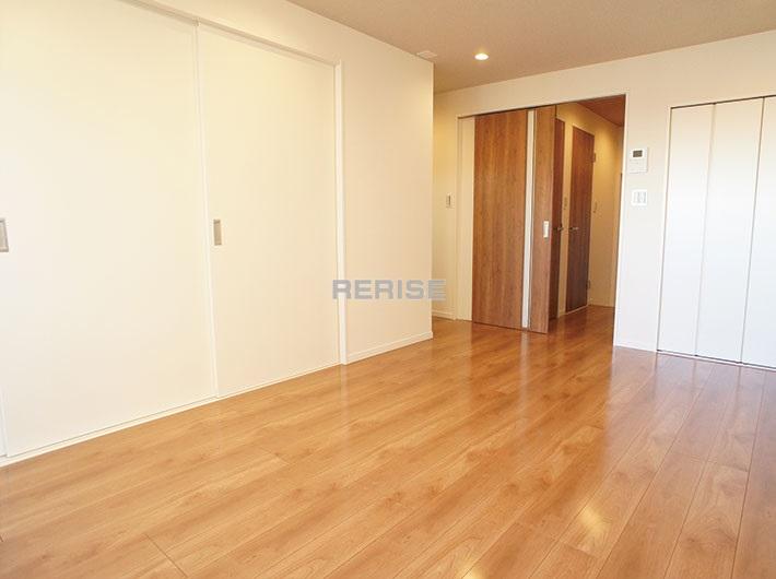 Living. Also open freely of Western-style sliding door