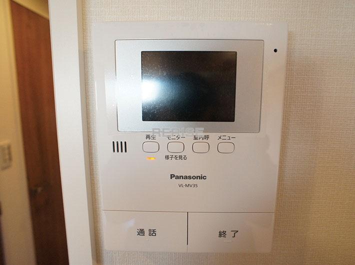 Security equipment. It is with a monitor intercom