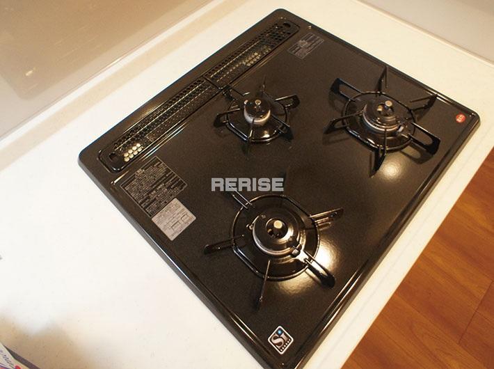 Kitchen. 3-neck is a gas stove