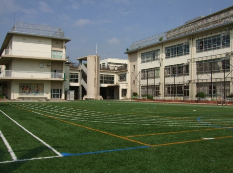 Primary school. Side mountain 174m up to elementary school (elementary school)
