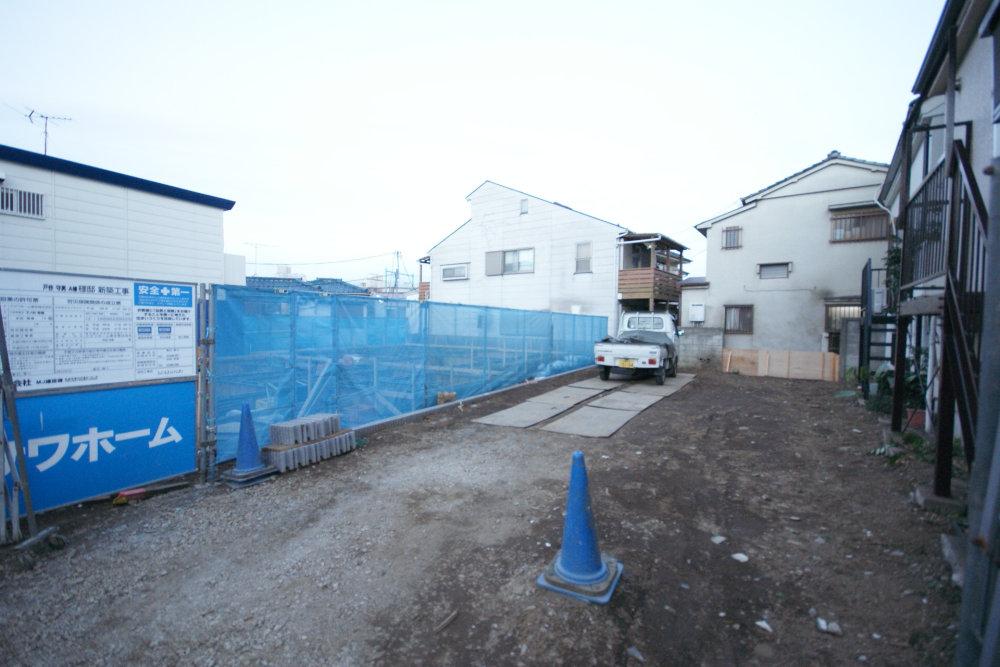 Local land photo. Land sale of the Suginami Wada 3-chome. Construction conditions have been attached. We also offer reference plan. Marunouchi Line is the "east Koenji" station a 5-minute walk of the good location. The neighborhood is a town with a large park, such as Sanshinomorikoen. 
