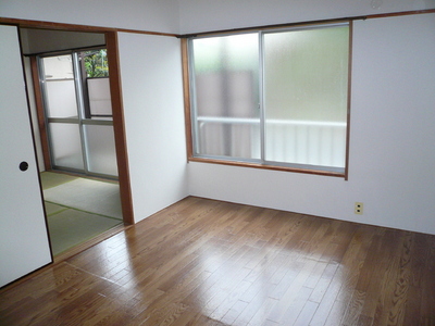 Living and room. Western style room ・ Is a Japanese-style room.