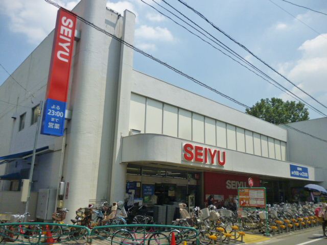 Supermarket. Seiyu to (super) 470m