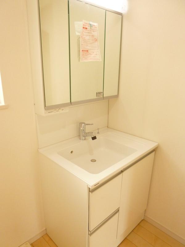 Wash basin, toilet