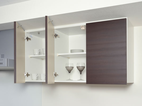 Kitchen.  [Hanging cupboard] Standard equipped with a cupboard hanging increase the storage capacity of the kitchen. In order to prevent the fall of a large pot class at the time of earthquake, Equipped with a seismic latch.