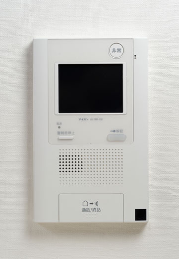 Security.  [Intercom with color monitor] In the installed intercom with color monitor in the living room of each dwelling unit, Unlocking from to check the visitors in the image and sound. (Same specifications)