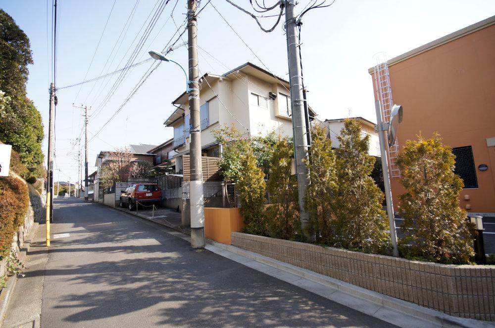 Local photos, including front road. Suginami Takaidonishi 2-chome, Keio is starting station "Fujimigaoka" Station 1-minute walk of the sales areas of Inokashira. It is a calm residential area that does not feel the noise is in spite of the station distance
