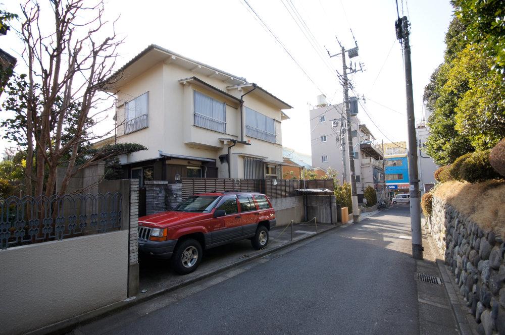 Local photos, including front road. Why not in the environment, such as do not think one minute the station?