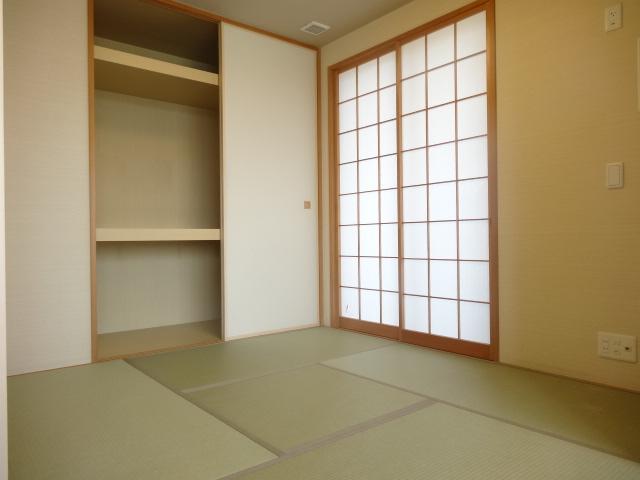 Other introspection. Japanese-style room: July 2013 shooting