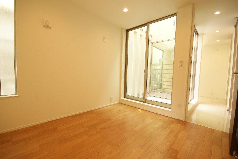 Same specifications photos (Other introspection). It will be the construction example of the living room. 