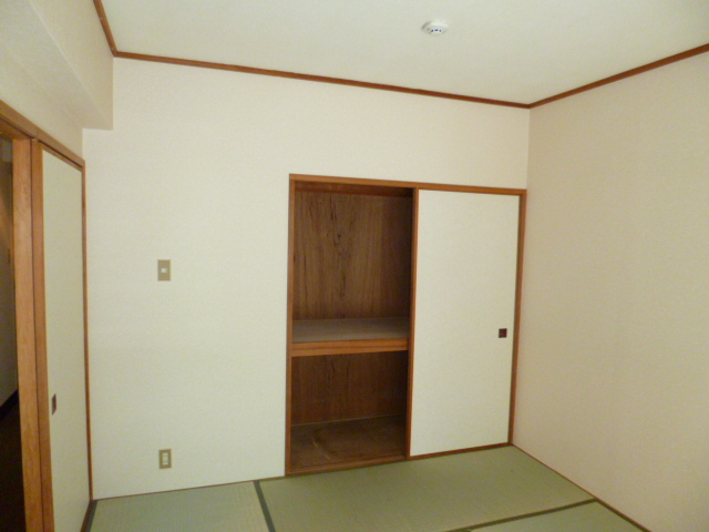 Living and room. Closet Japanese-style room