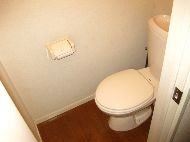 Toilet.  ☆ It is a photograph of the room on the same floor plan ☆