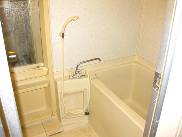 Bath.  ☆ It is a photograph of the room on the same floor plan ☆